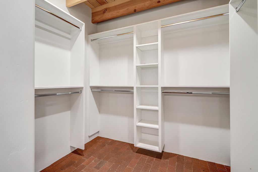 Image 14 of property listing at 3100 Los Anayas Road NW, Albuquerque, NM 87104