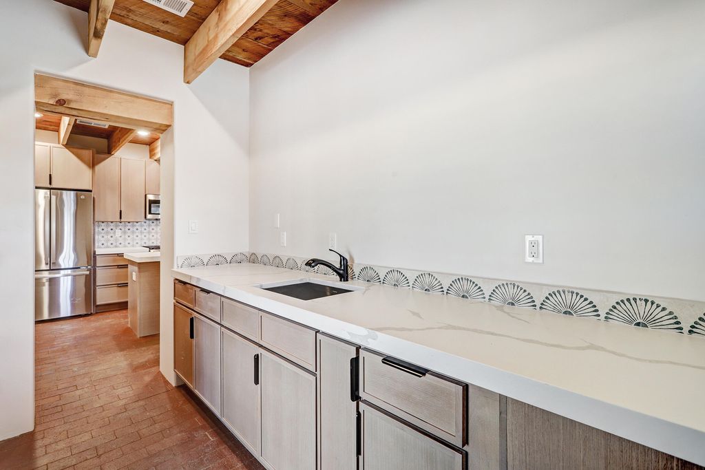 Image 20 of property listing at 3100 Los Anayas Road NW, Albuquerque, NM 87104