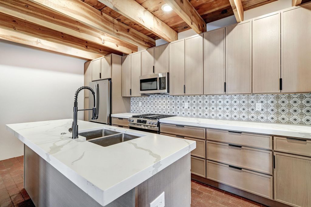 Image 6 of property listing at 3100 Los Anayas Road NW, Albuquerque, NM 87104