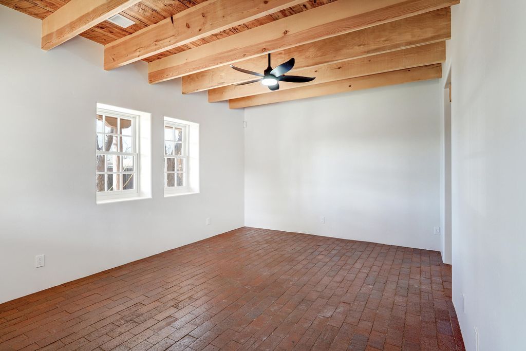 Image 8 of property listing at 3100 Los Anayas Road NW, Albuquerque, NM 87104