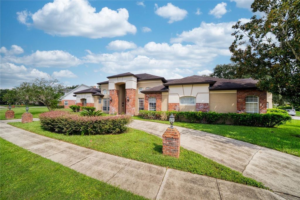 Image 2 of property listing at 2335 FOREST CLUB DRIVE, Orlando, FL 32804