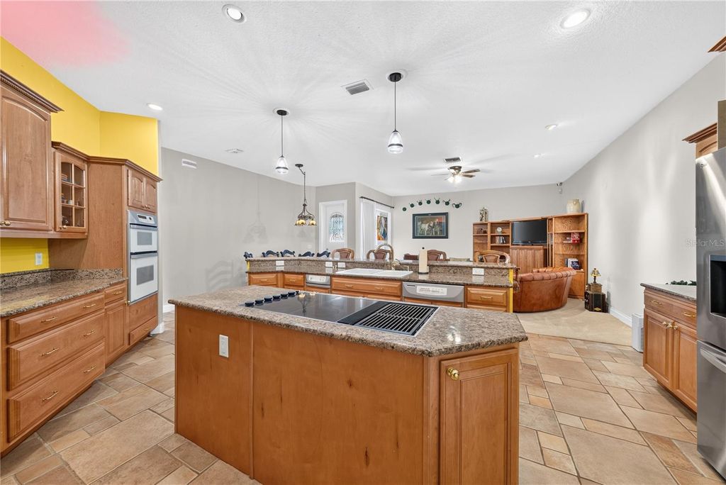 Image 16 of property listing at 2335 FOREST CLUB DRIVE, Orlando, FL 32804
