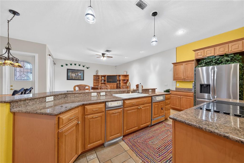 Image 17 of property listing at 2335 FOREST CLUB DRIVE, Orlando, FL 32804