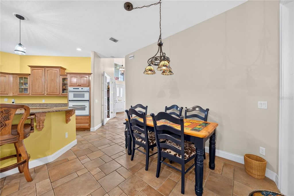 Image 20 of property listing at 2335 FOREST CLUB DRIVE, Orlando, FL 32804