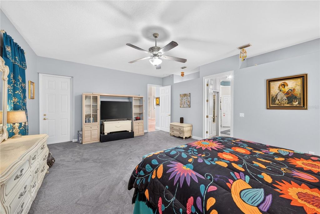 Image 24 of property listing at 2335 FOREST CLUB DRIVE, Orlando, FL 32804