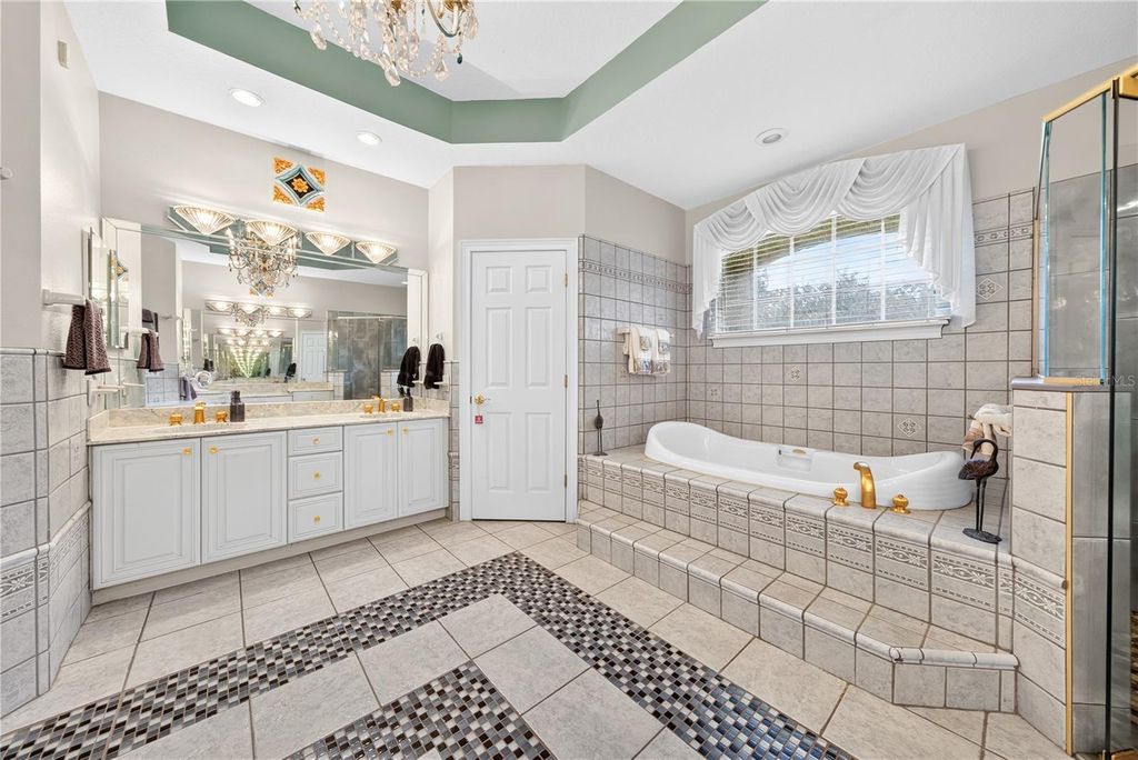 Image 27 of property listing at 2335 FOREST CLUB DRIVE, Orlando, FL 32804