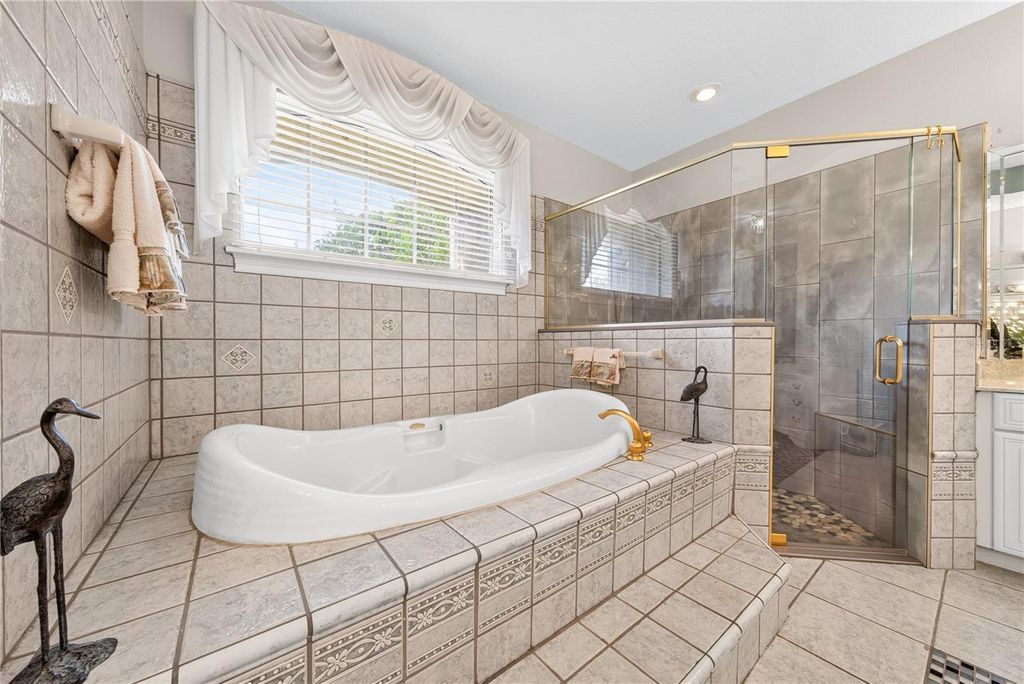 Image 28 of property listing at 2335 FOREST CLUB DRIVE, Orlando, FL 32804