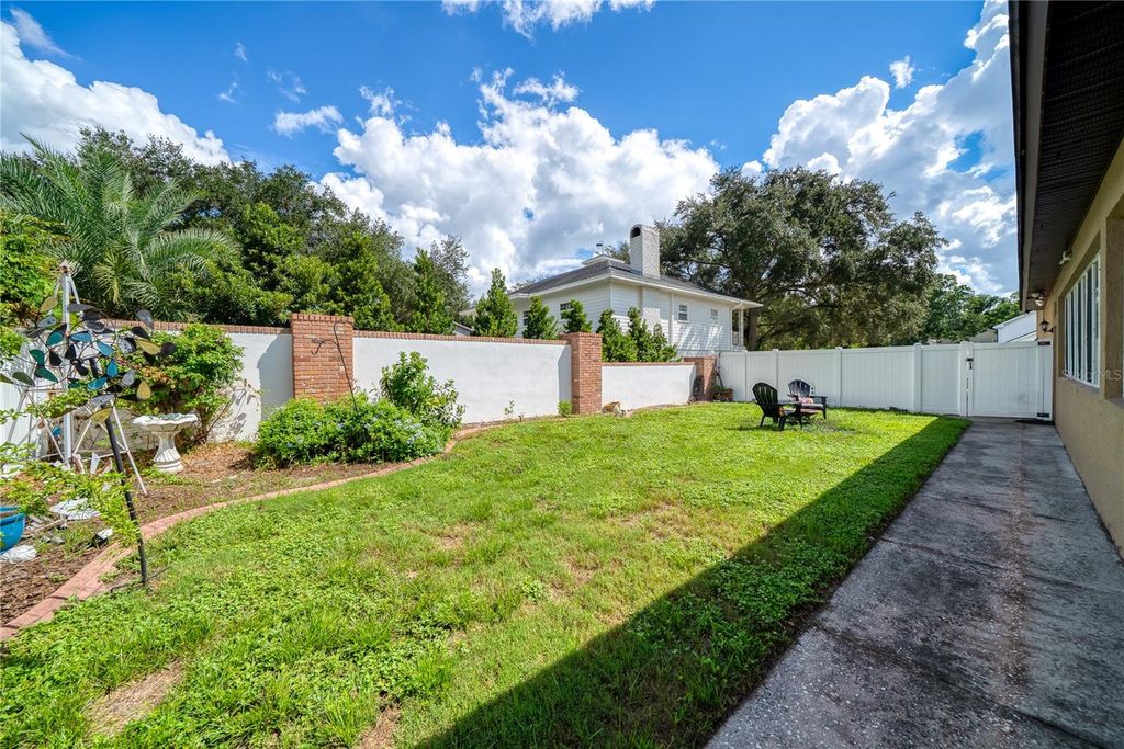 Image 37 of property listing at 2335 FOREST CLUB DRIVE, Orlando, FL 32804