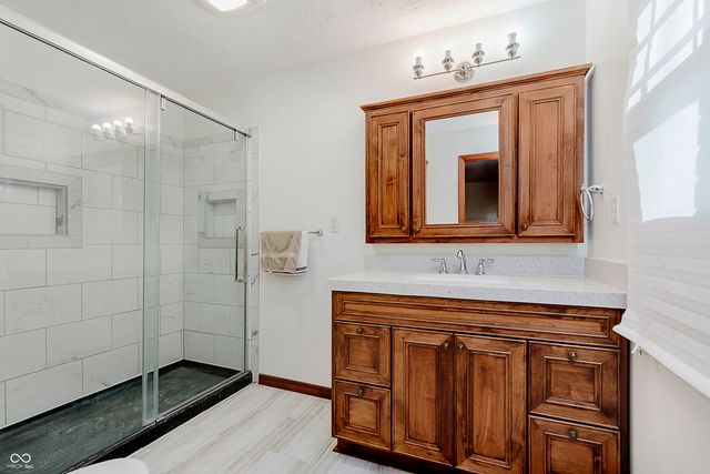 949 Hickory Lane, New Castle, IN 47362