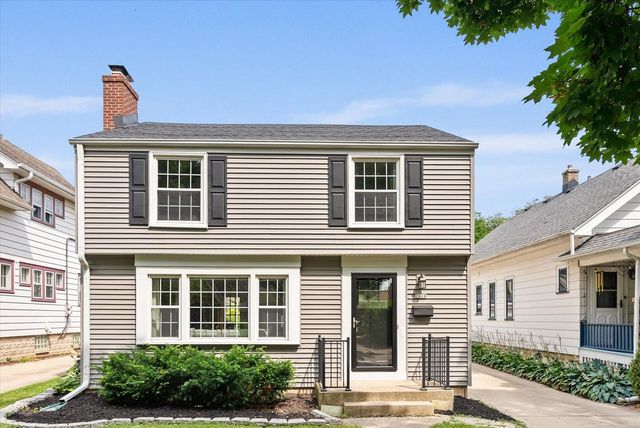 2624 N 70th STREET, Wauwatosa, WI 53213