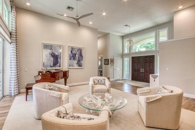 185 Thornton Drive, Palm Beach Gardens, FL 33418