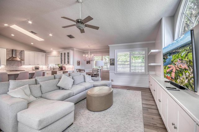 185 Thornton Drive, Palm Beach Gardens, FL 33418