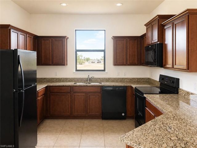 705 SW 23rd TER, Cape Coral, FL 33991