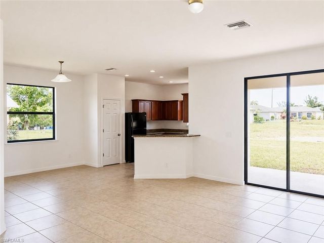 705 SW 23rd TER, Cape Coral, FL 33991