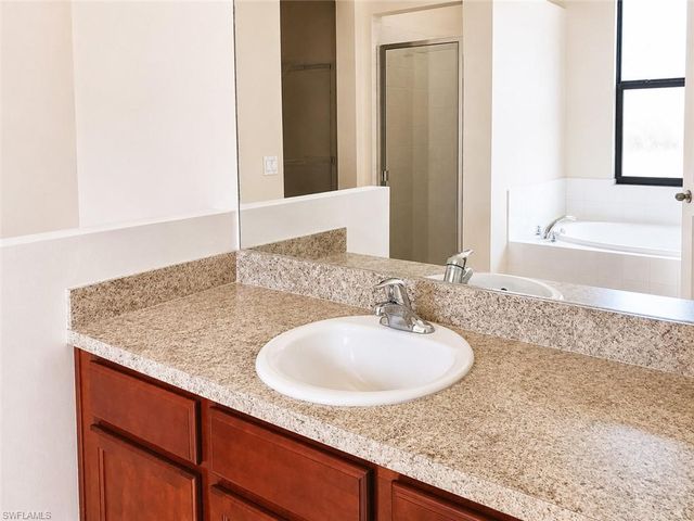 705 SW 23rd TER, Cape Coral, FL 33991