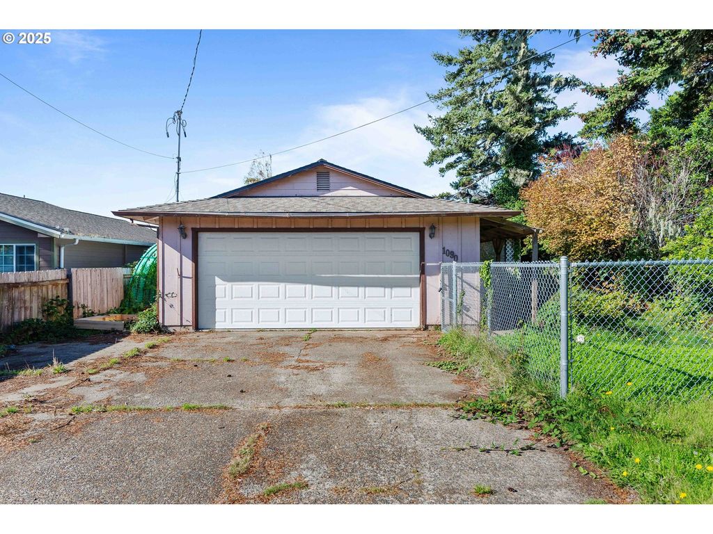 1090 SANFORD St, Coos Bay, OR 97420