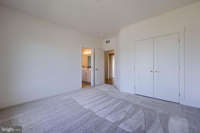840 WHEATFIELD LN, Lebanon, PA 17042