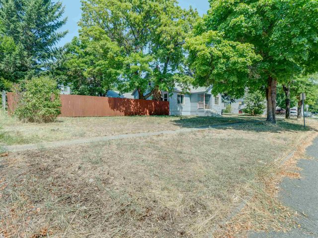 324 4th St, Cheney, WA 99004