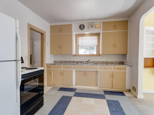 324 4th St, Cheney, WA 99004