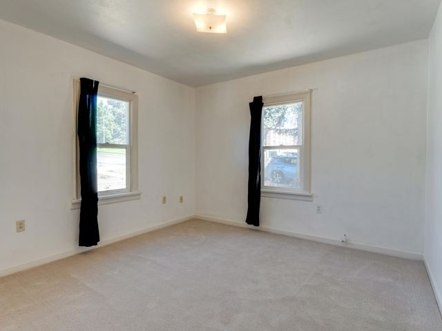 324 4th St, Cheney, WA 99004