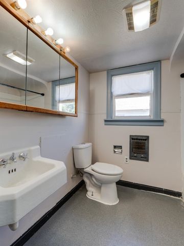 324 4th St, Cheney, WA 99004