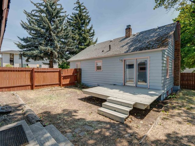 324 4th St, Cheney, WA 99004