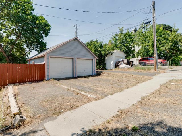 324 4th St, Cheney, WA 99004