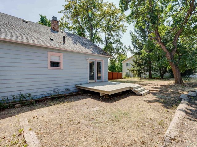 324 4th St, Cheney, WA 99004