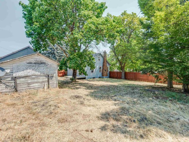 324 4th St, Cheney, WA 99004