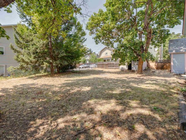 324 4th St, Cheney, WA 99004