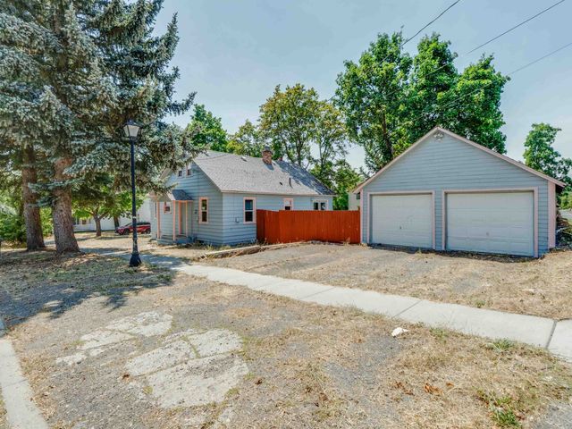 324 4th St, Cheney, WA 99004
