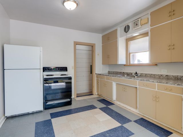 324 4th St, Cheney, WA 99004