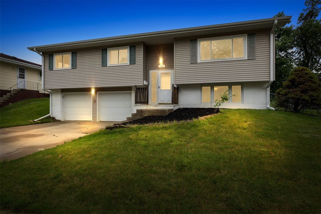 1870 26th Street, Marion, IA 52302