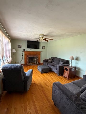 129 Fernbank Rd, Springfield, MA 01129