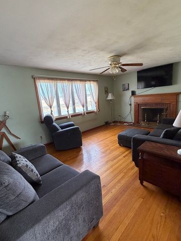 129 Fernbank Rd, Springfield, MA 01129