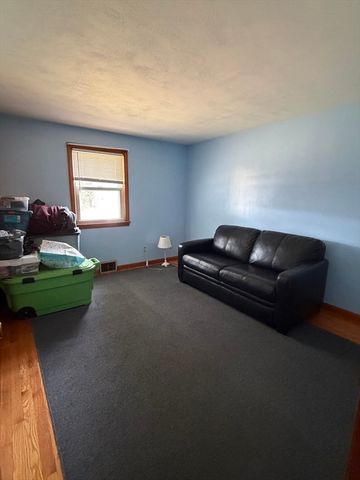 129 Fernbank Rd, Springfield, MA 01129