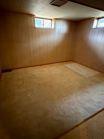 129 Fernbank Rd, Springfield, MA 01129