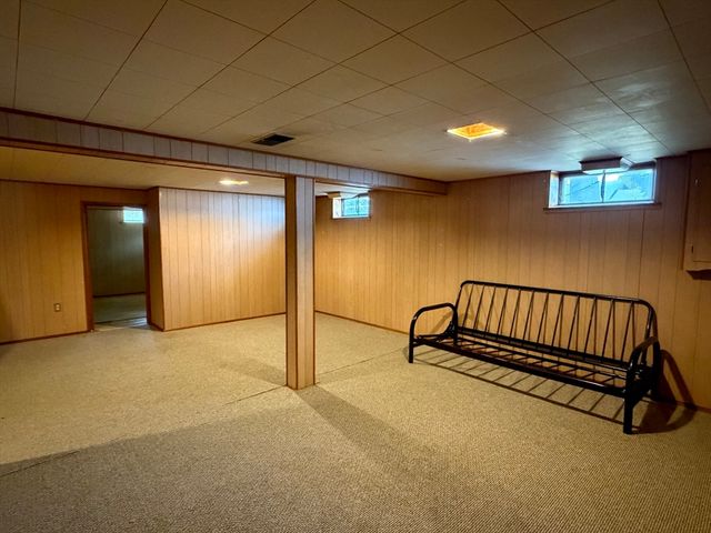 129 Fernbank Rd, Springfield, MA 01129