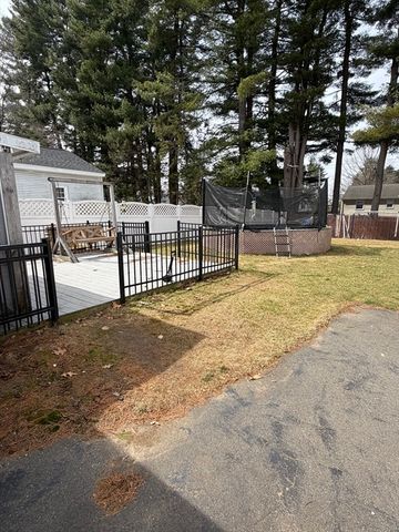 129 Fernbank Rd, Springfield, MA 01129