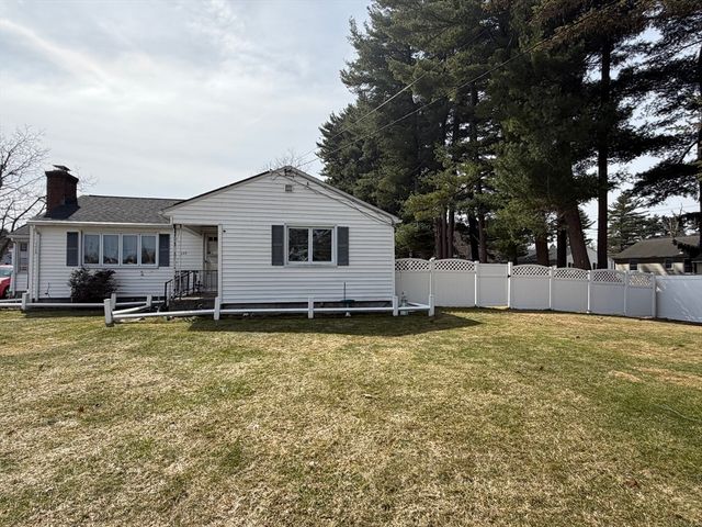 129 Fernbank Rd, Springfield, MA 01129