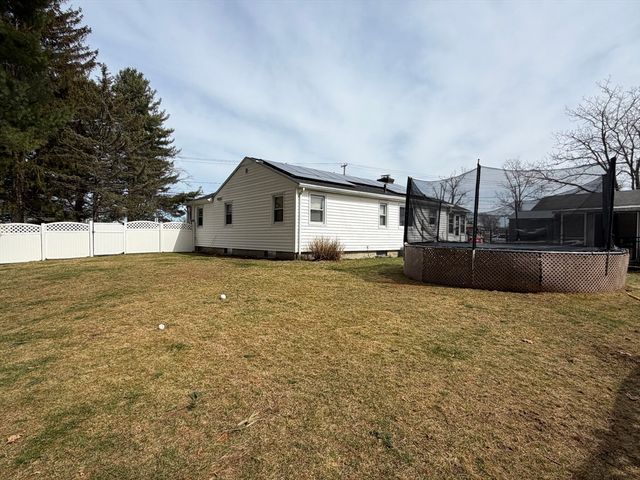 129 Fernbank Rd, Springfield, MA 01129