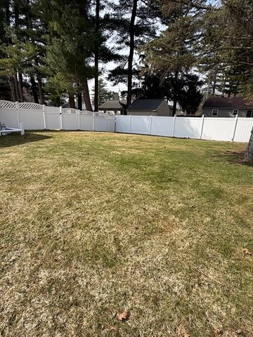 129 Fernbank Rd, Springfield, MA 01129