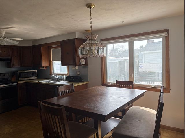 129 Fernbank Rd, Springfield, MA 01129