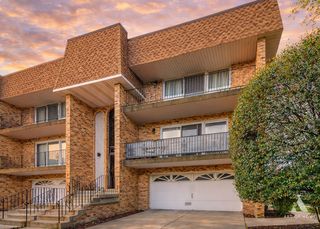 4153 W 97th Street 2A, Oak Lawn, IL 60453