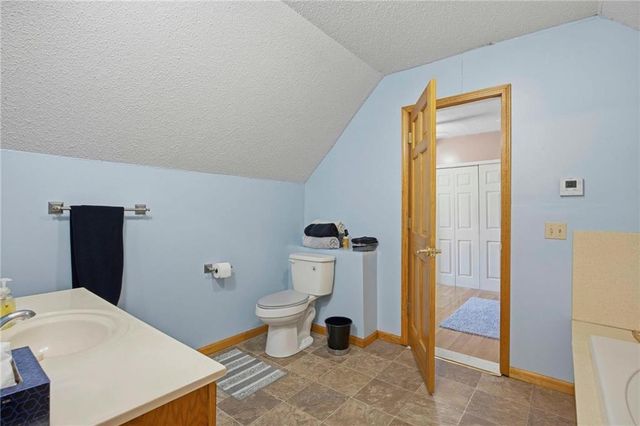 28821 S Famuliner Road, Garden City, MO 64747