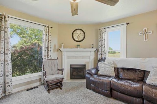 28821 S Famuliner Road, Garden City, MO 64747