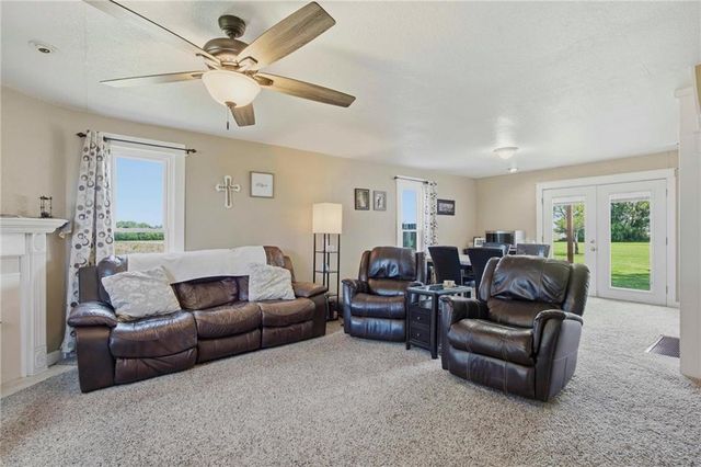 28821 S Famuliner Road, Garden City, MO 64747