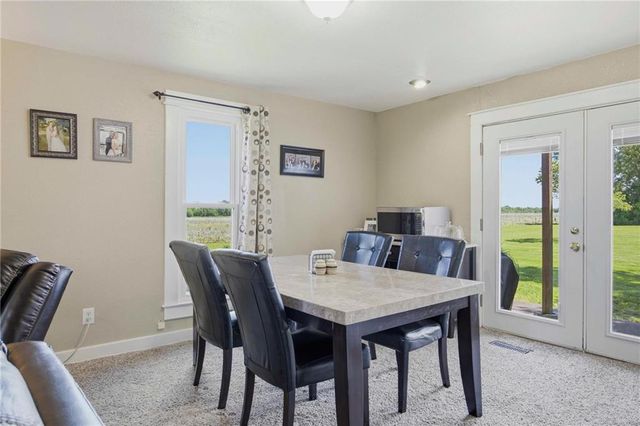 28821 S Famuliner Road, Garden City, MO 64747