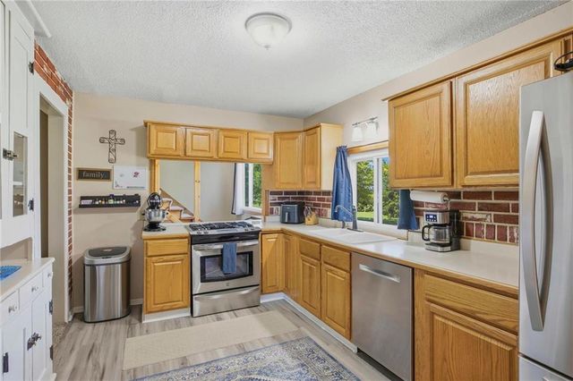 28821 S Famuliner Road, Garden City, MO 64747