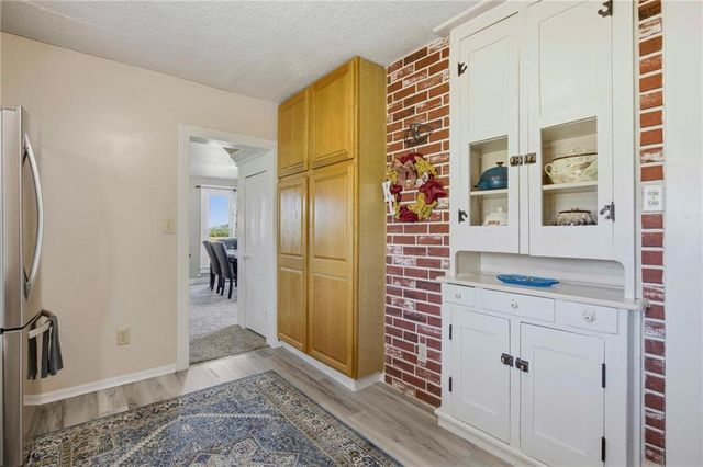 28821 S Famuliner Road, Garden City, MO 64747